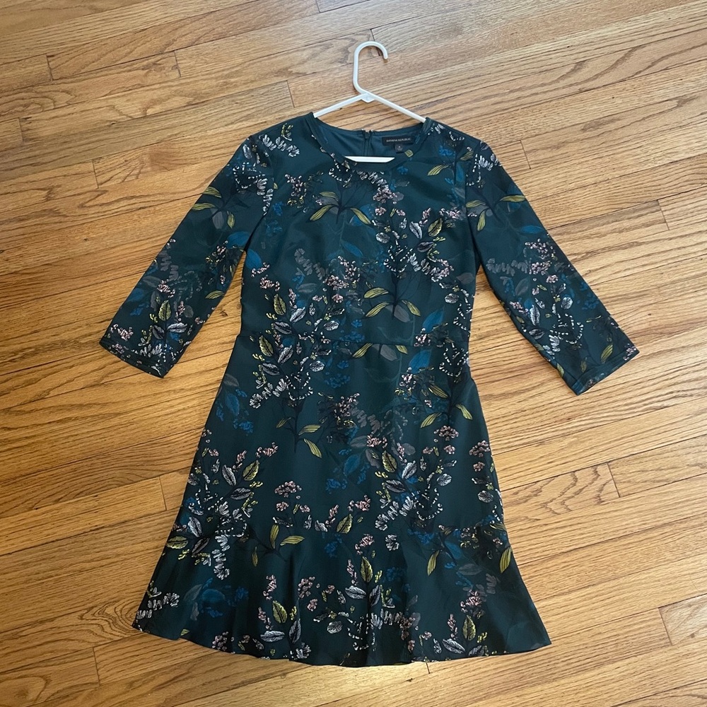 Banana Republic Dress, size 6. Like new.